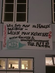 Banner mit Solidaritätsaufruf mit Flüchtlingen in Corona-Zeiten