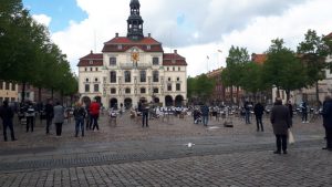 Aktion "leere Stühle" der Lüneburger Gastronomen auf dem Marktplatz