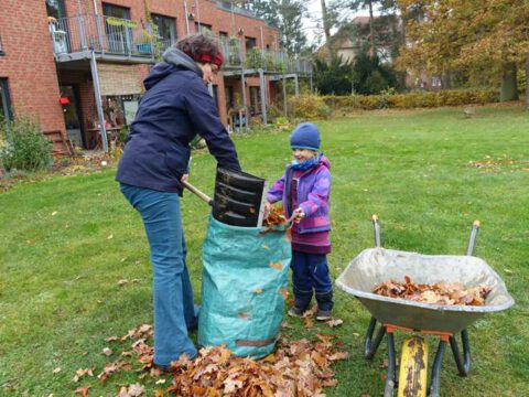 Alt und Jung beim Gartentag