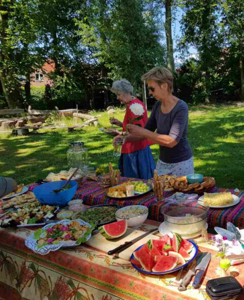 typisches LeNa-Buffet im Garten