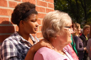 Einweihungsfeier LeNa Sommer 2015: Großmutter und Enkelin