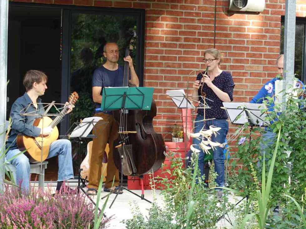 LeNa-Band übt auf der Terrasse für das Sommerfest