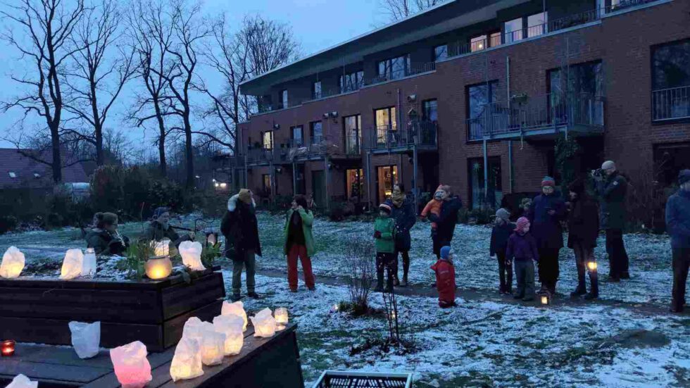LeNa singt draußen während der Covid-Pandemie