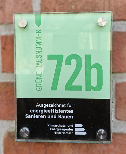 GrueneHausnummer72 Grüne Hausnummer des Landes Niedersachsen für energieeffizientes Bauen bei LeNa